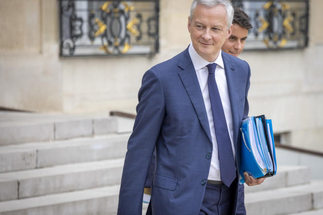 Bruno Le Maire offers targeted fuel aid for the "middle classes" - News in  France