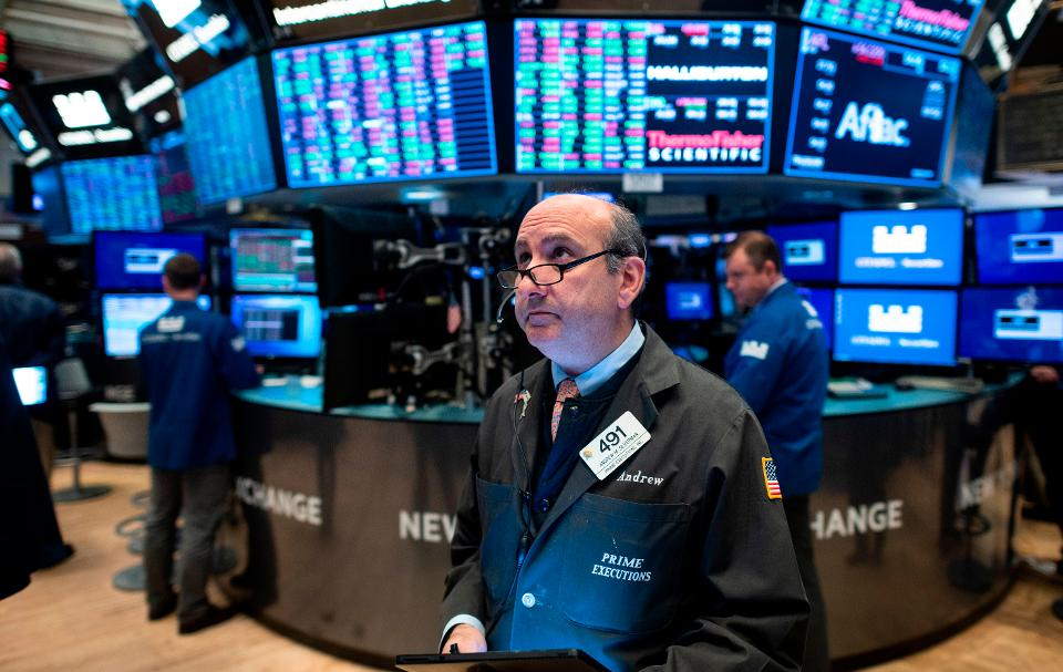 Dow Jones giảm hơn 400 điểm do căng thẳng Mỹ - Trung Quốc | Vietstock