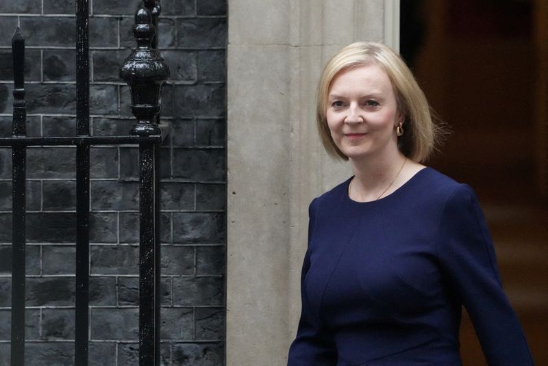 Thủ tướng Liz Truss cố gắng trấn an dư luận về kế hoạch tài khóa trước cuộc họp của Đảng Bảo thủ
