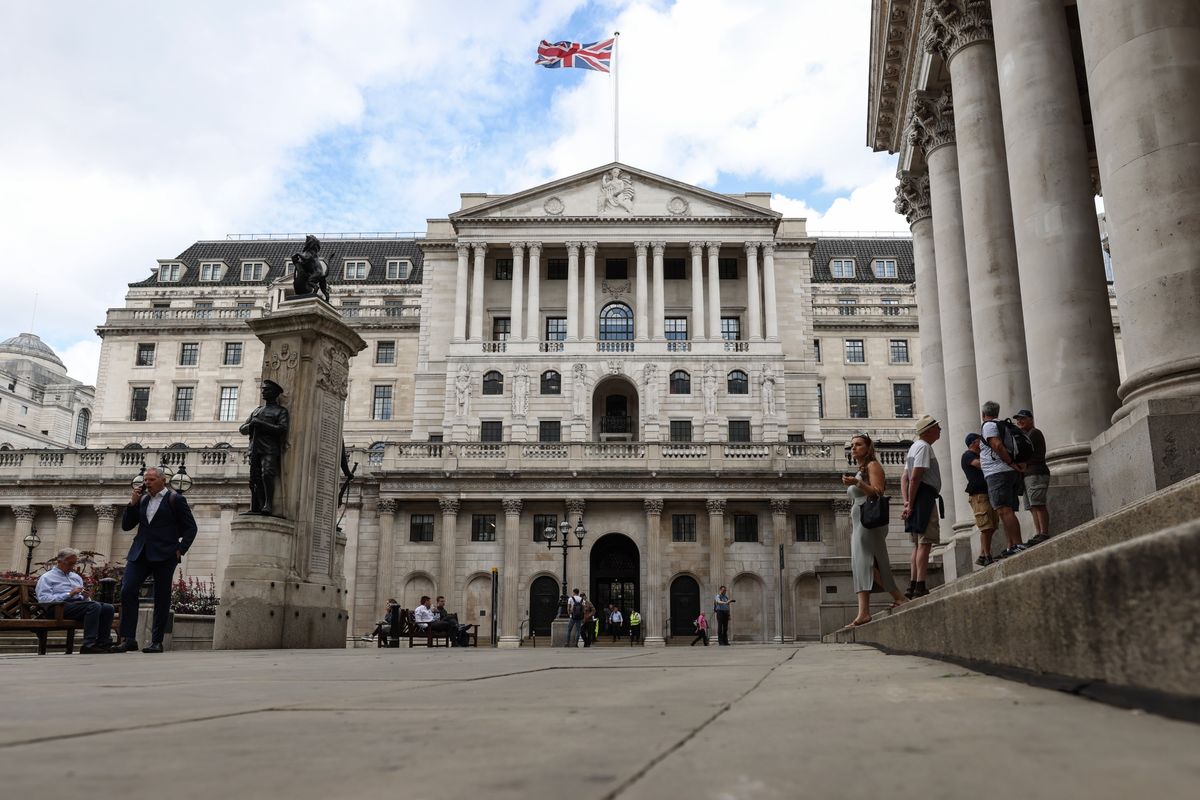 Ủy ban Ổn định Tài chính của BOE đã công bố chương trình thu mua khẩn cấp trong hai tuần đối với trái phiếu chính phủ Anh kỳ hạn dài vào ngày 28 tháng 9.