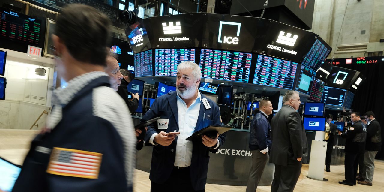 Dow Jones tăng 550 điểm, chứng khoán Mỹ tăng mạnh nhờ báo cáo thu nhập nhóm ngân hàng ấn tượng