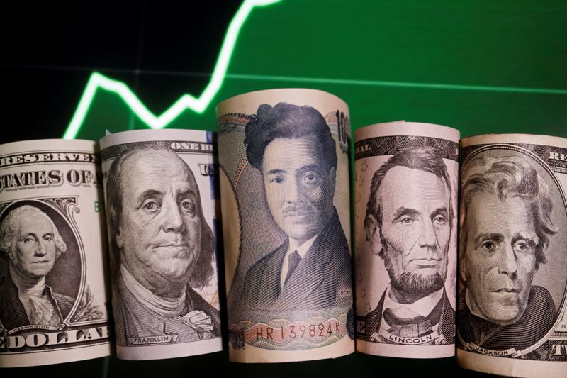 Lần đầu tiên sau 4 tháng, dự trữ ngoại hối của Nhật tăng