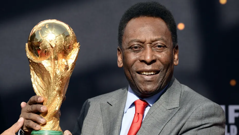 Pelé và chiếc cúp Vô địch Thế giới trong tour World Cup tại Pháp
