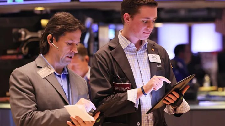 Dow Jones giảm 260 điểm, tiếp tục "chật vật" dưới vùng đỉnh tháng 12