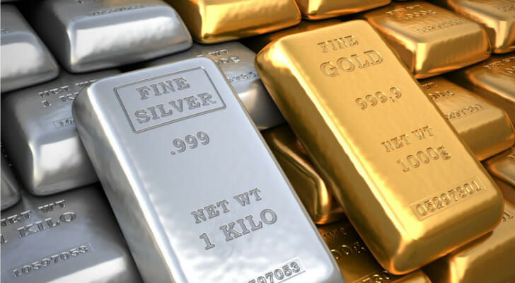 Giá vàng và bạc cùng giảm mạnh sau khi đạt đỉnh