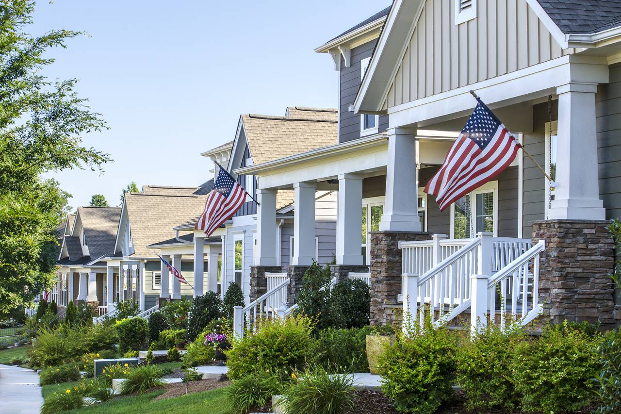 Lãi suất cao tiếp tục gây áp lực lên thị trường bất động sản Mỹ