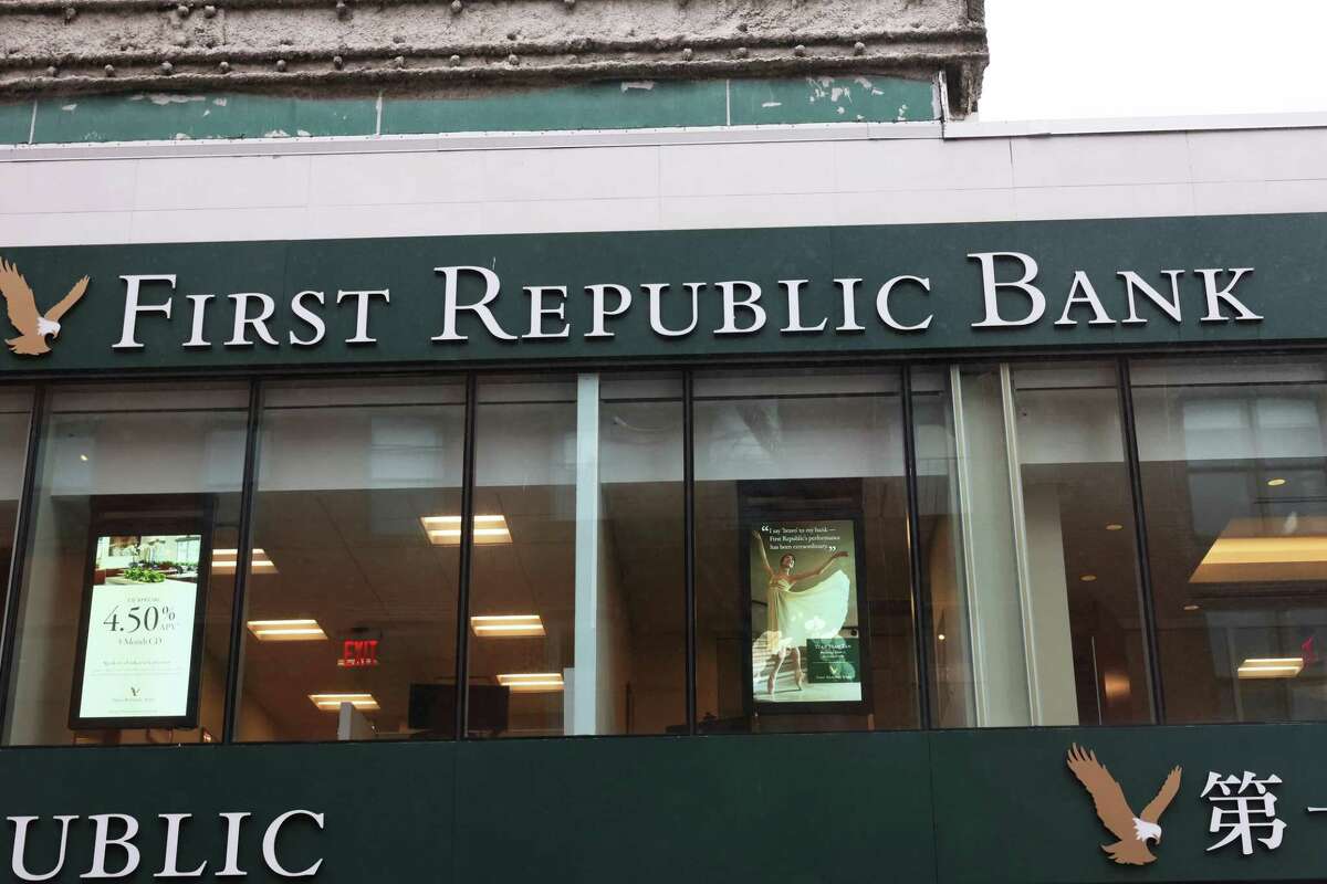 Ngân hàng First Republic nhận 30 tỷ USD cứu trợ từ các ngân hàng lớn