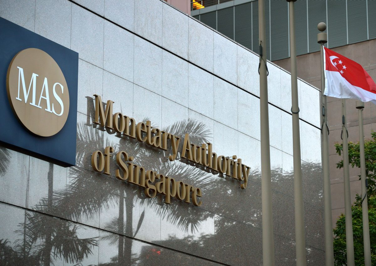 Ngân hàng trung ương Singapore thắt chặt chính sách tiền tệ bất ngờ khi nền  kinh tế tăng trưởng 6,5% trong quý 3