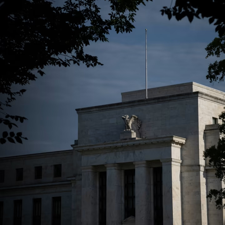 Thị trường chứng khoán Mỹ sẽ đi về đâu khi Fed tạm dừng tăng lãi suất?