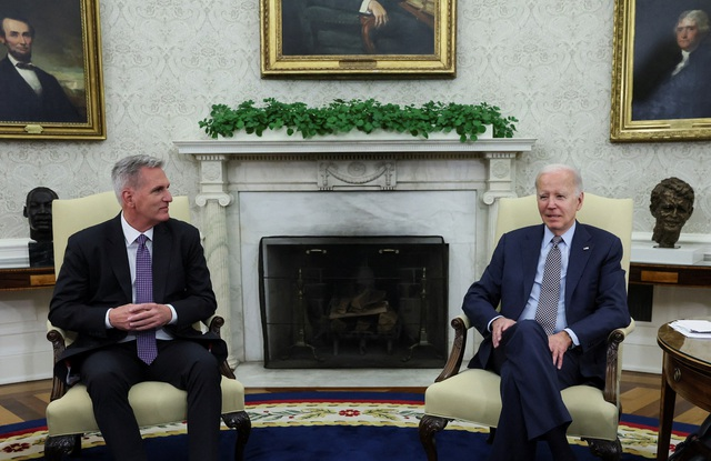 Tổng thống Biden nói gì sau cuộc gặp về trần nợ với ông McCarthy? - Ảnh 1.