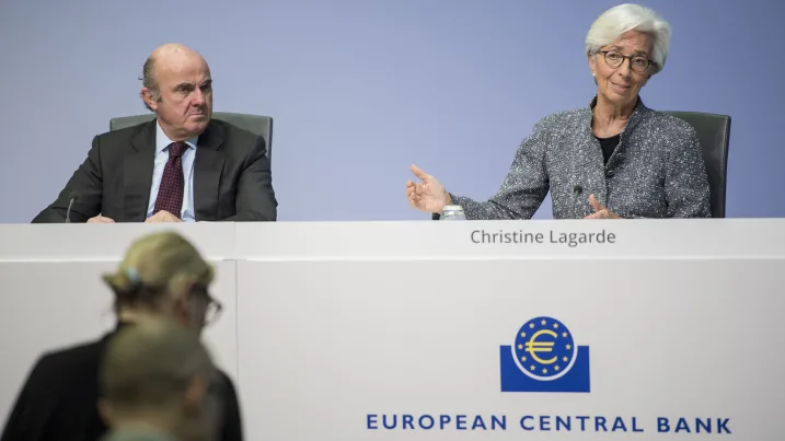 Christine Lagarde (R), President of the European Central Bank (ECB), and Vicepresident Luis de Guindos (L)