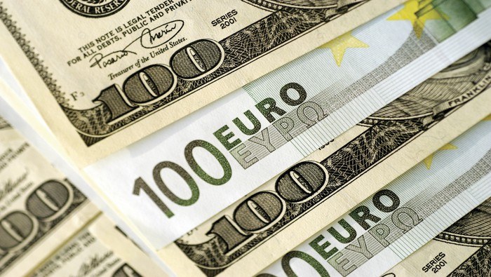 Phân tích tỷ giá EUR/USD: Quan sát ngưỡng 1.1000