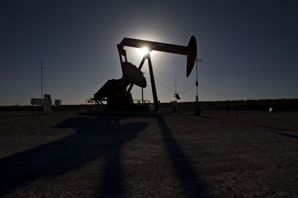 Rystad: Các công ty khai thác dầu đá phiến Mỹ đang tái đầu tư vào các mỏ dầu cũ