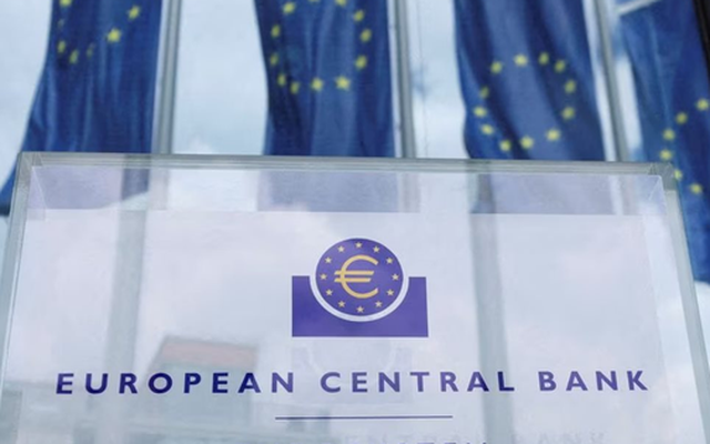 ECB tiếp tục tăng lãi suất trong bối cảnh thị trường tài chính toàn cầu đón