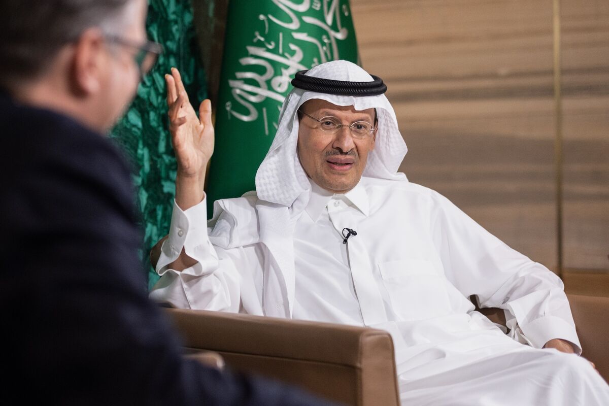 Hoàng tử Ả Rập Xê Út cho biết việc cắt giảm của OPEC+ sẽ được thực hiện đầy đủ
