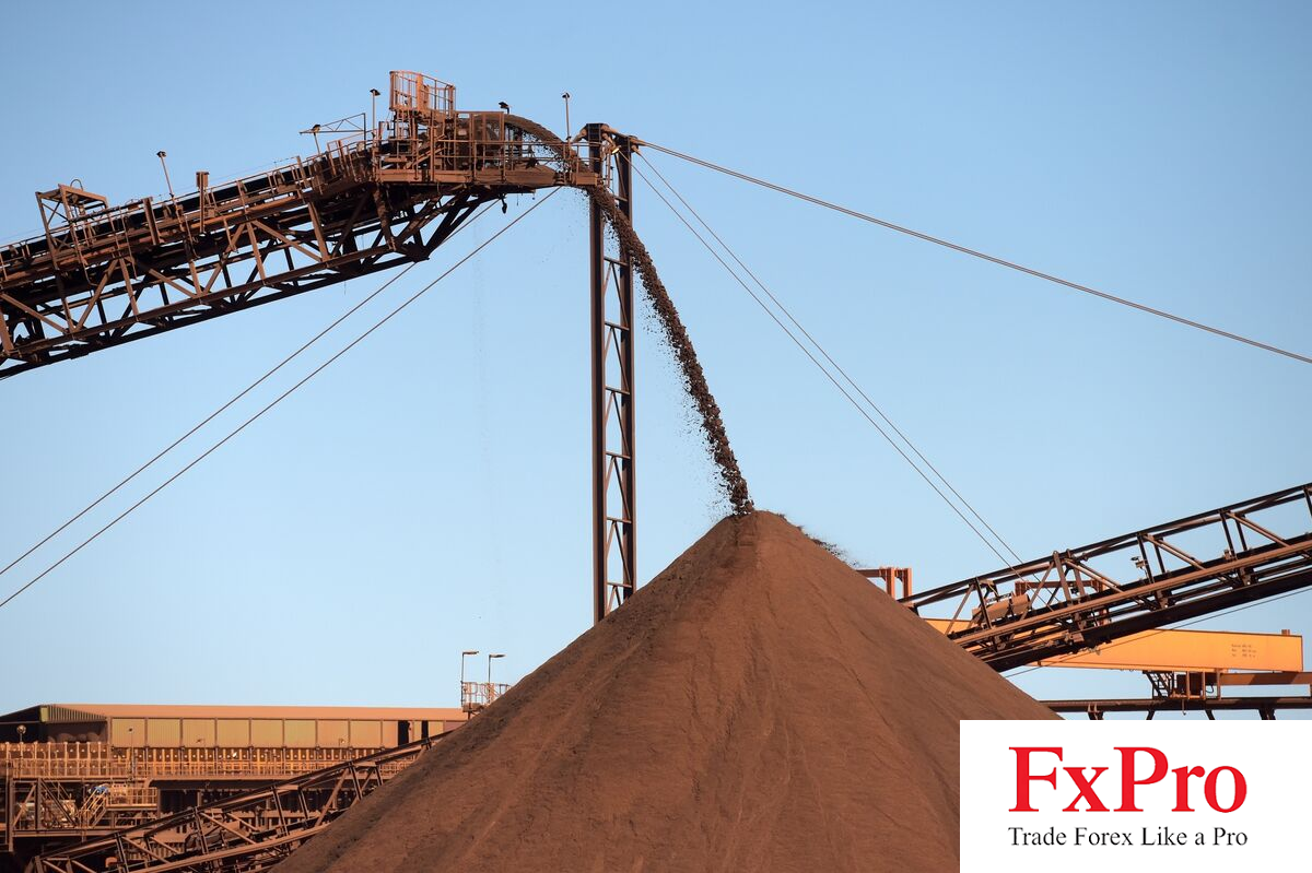 Doanh thu xuất khẩu của Australia sụt giảm khi giá quặng sắt và than giảm