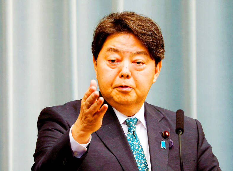 Four Japanese ministers exit amid kickbacks scandal - Taipei Times