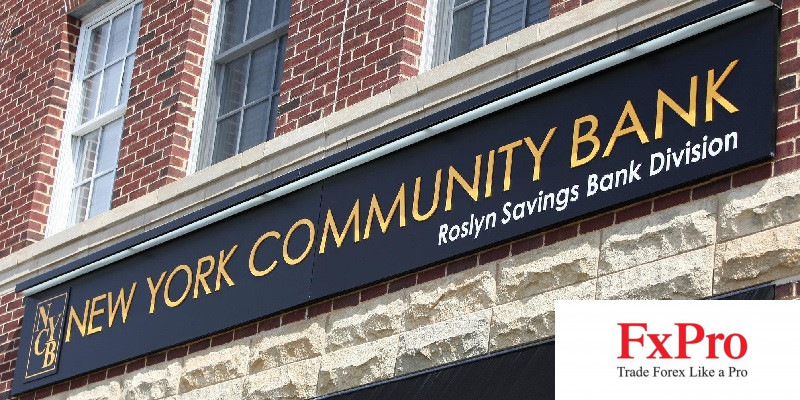 NY Community Bancorp có nguy cơ bị hạ cấp về mức "không đầu tư"