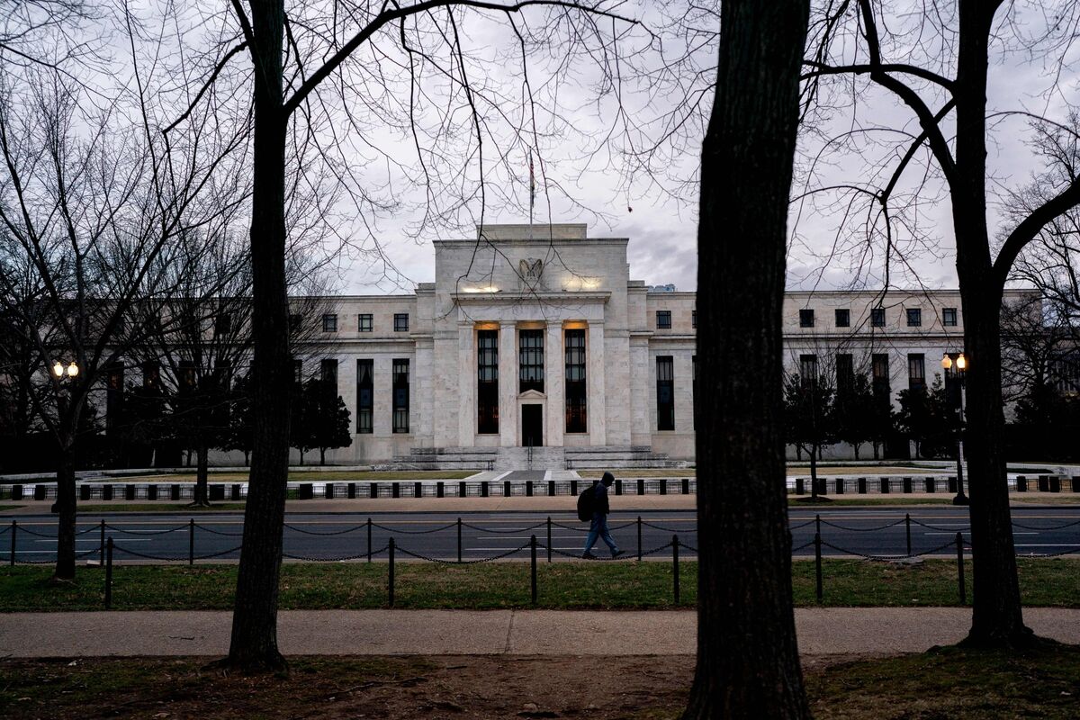 Biên bản FOMC cảnh báo về nguy cơ của việc cắt giảm lãi suất sớm