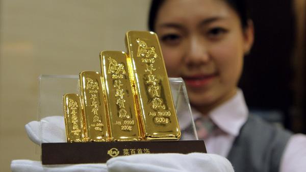 Nhu cầu tích trữ vàng tại Trung Quốc tăng cao, giá vàng tiệm cận đỉnh mới