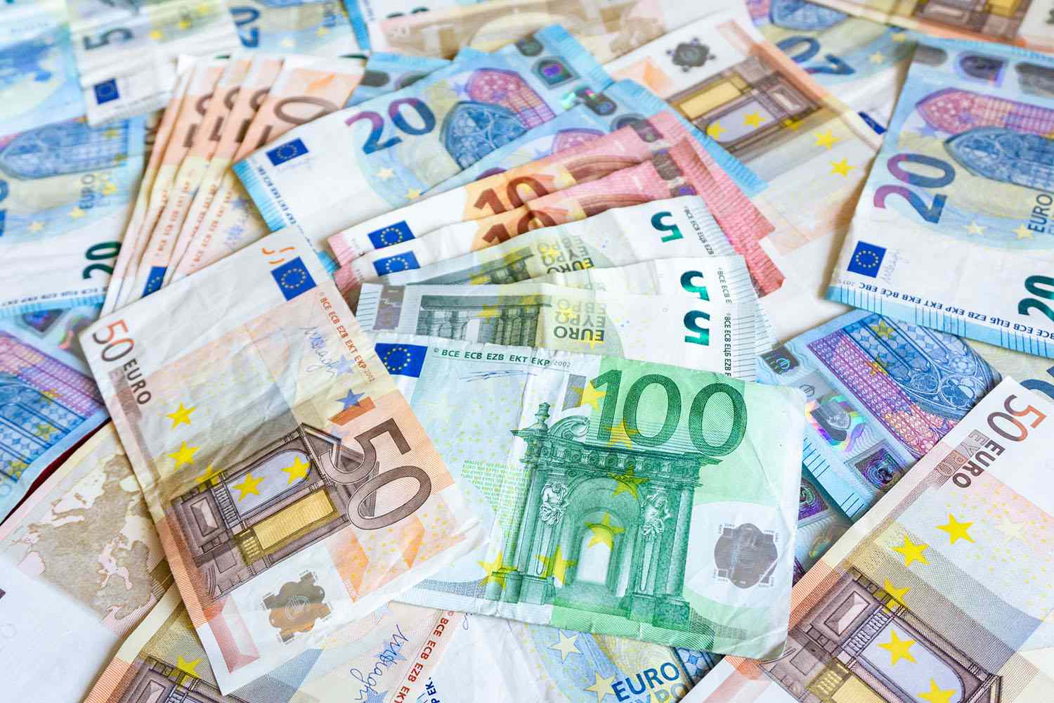 EUR/USD duy trì trên 1.0900, chờ đợi dữ liệu EU và bài phát biểu của các quan chức ECB