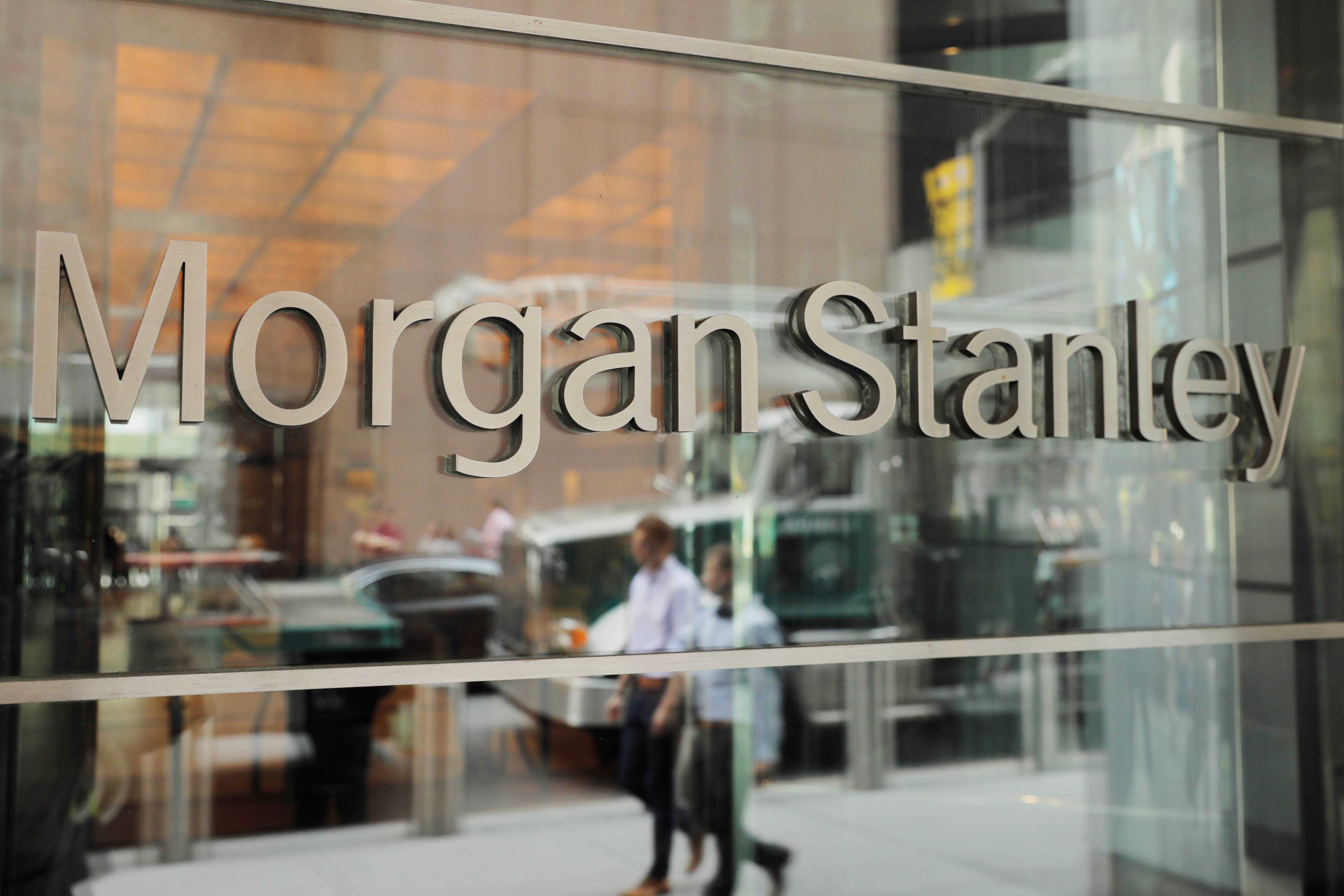 Morgan Stanley cảnh báo về rủi ro trên Phố Wall khi vị thế đồng USD thay đổi