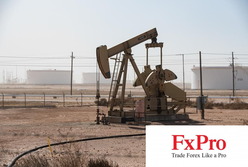 Giá dầu ổn định trước dữ liệu tồn kho của Mỹ