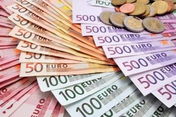 EUR/USD tiếp tục tăng giá sau khi PMI của khu vực EU cải thiện