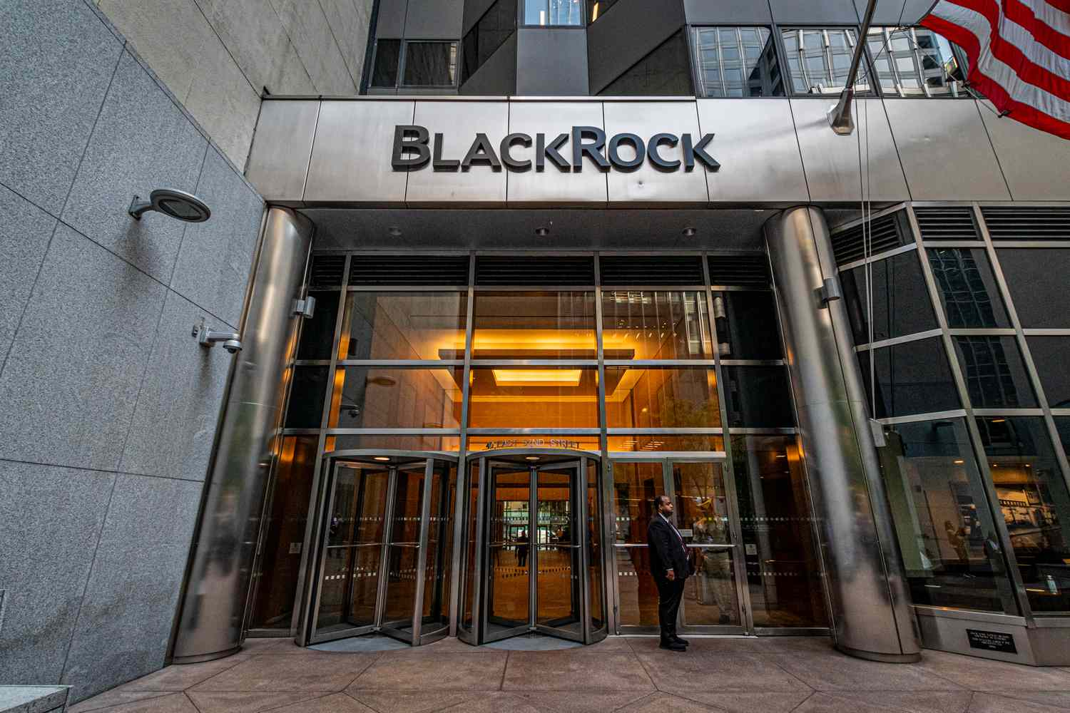 SEC Charges Blackrock Over Investment Fund Disclosures