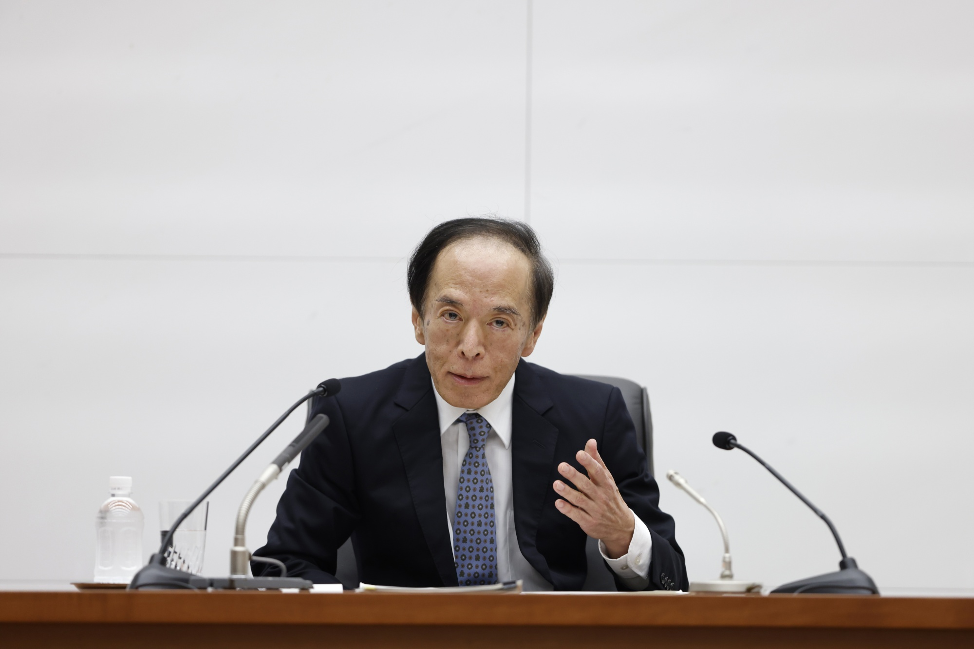 BOJ's Ueda Says Handling Policy Set to Get Tougher From Year-End - Bloomberg