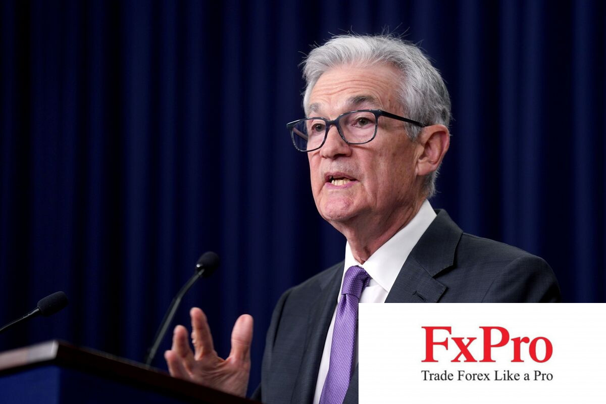 Chủ tịch Fed Powell kêu gọi sinh viên đã tốt nghiệp ngành luật "suy nghĩ xa hơn"