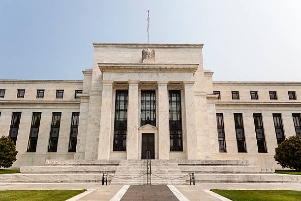 KBC Bank: Trump tiếp tục thúc giục Powell cắt giảm lãi suất - Căng thẳng Nhà Trắng - Fed lên cao trào