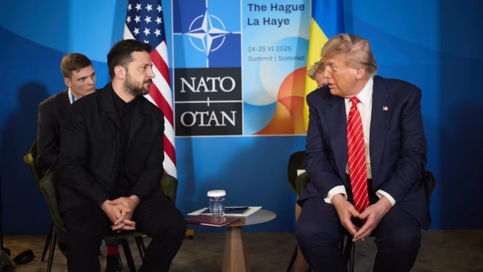 Donald Trump và Volodymyr Zelenskyy sẽ thảo luận về việc tạm dừng viện trợ vũ khí Mỹ trong cuộc điện đàm